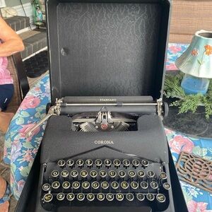 Corona vintage typewriter in original black case floating glide shift